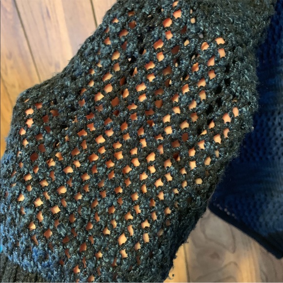 SIGNATURE STUDIO | Women’s Striped Knit Sweater - Picture 4 of 4